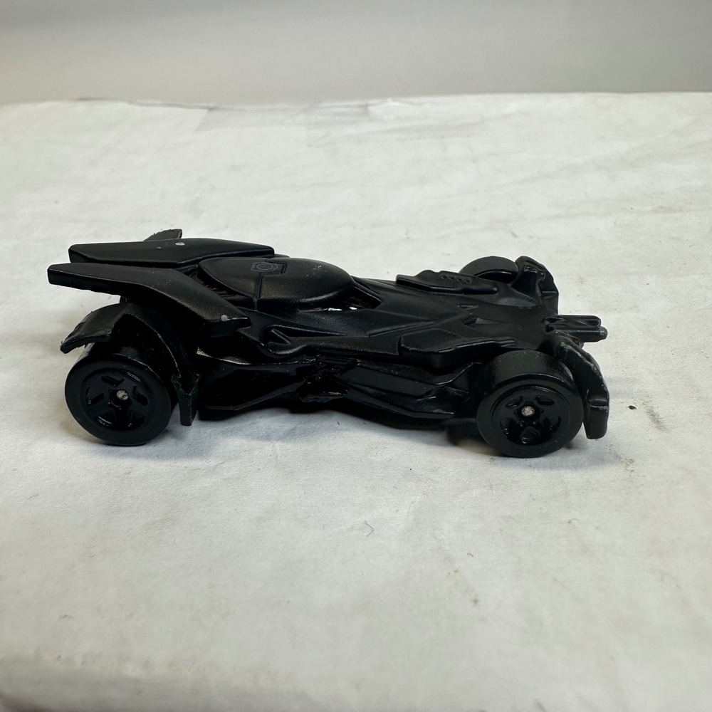 Hot Wheels Batmobile Batman v Superman Dawn of Justice‎ Matte Black DHP34 2015